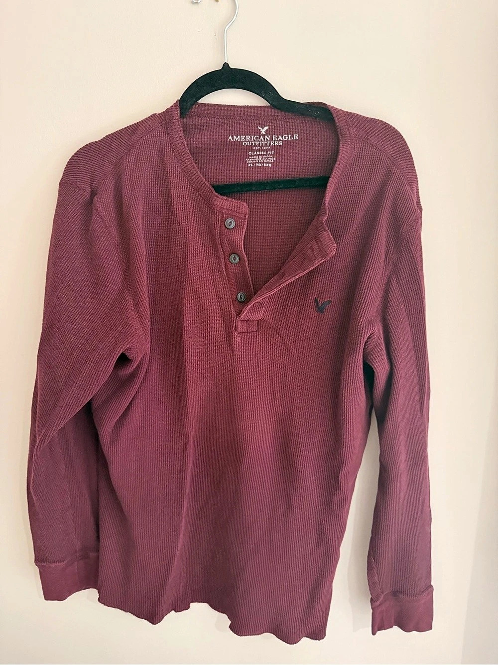 American Eagle Outfitters Classic Fit Henley Long Sleeve Henley in Purple Size